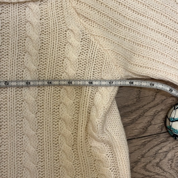 Cableknit Ruffled pullover sweater - Picture 6 of 10